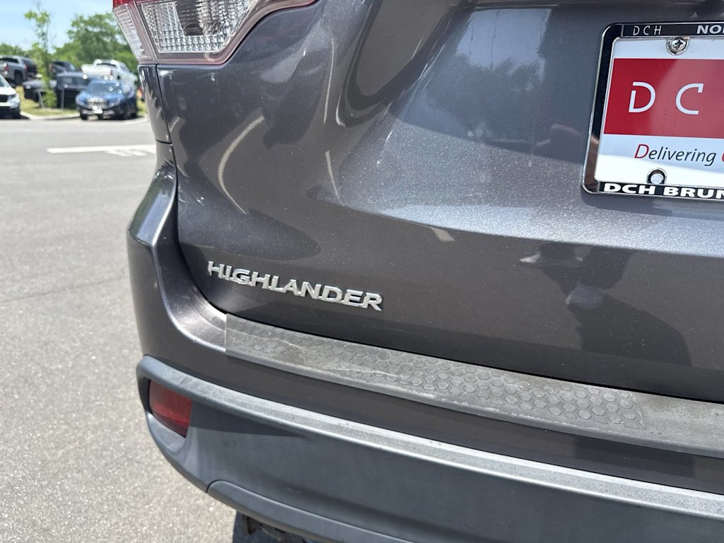 Thumbnail: 2017 Toyota Highlander - 17