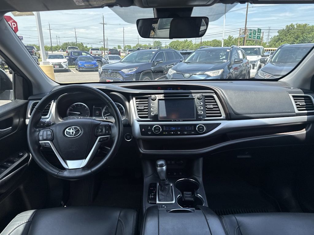 Thumbnail: 2017 Toyota Highlander - 11