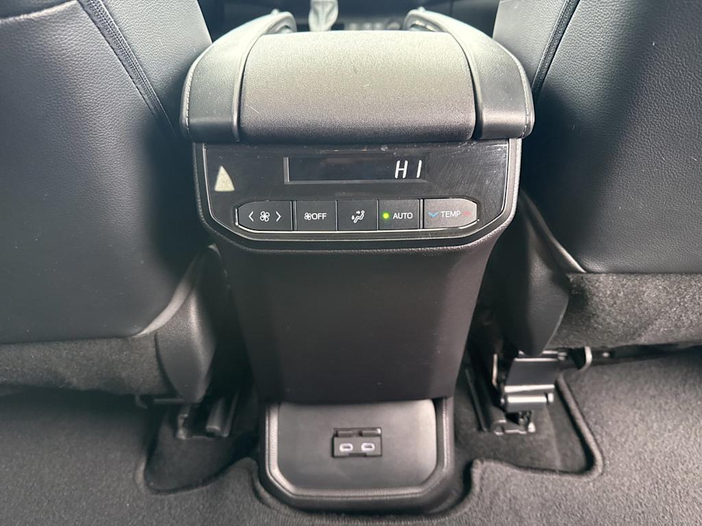 Thumbnail: 2023 Toyota Highlander - 21