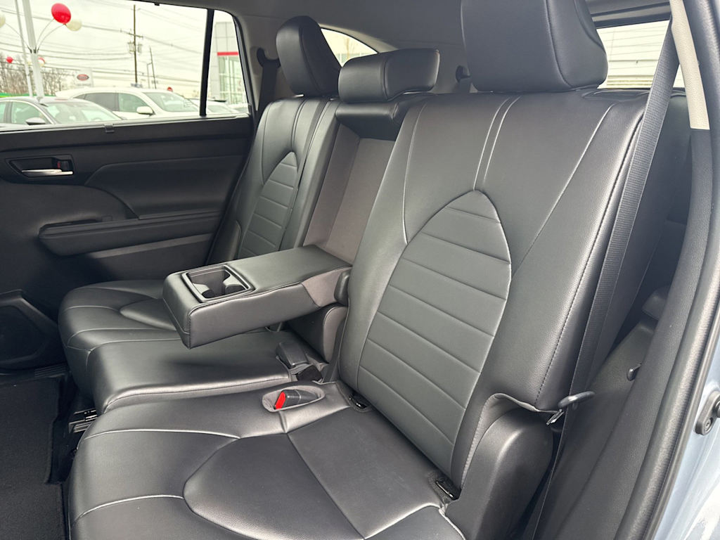 Thumbnail: 2023 Toyota Highlander - 10