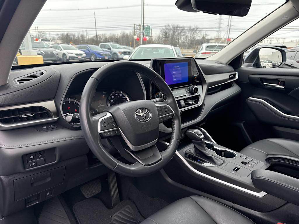 Thumbnail: 2023 Toyota Highlander - 2