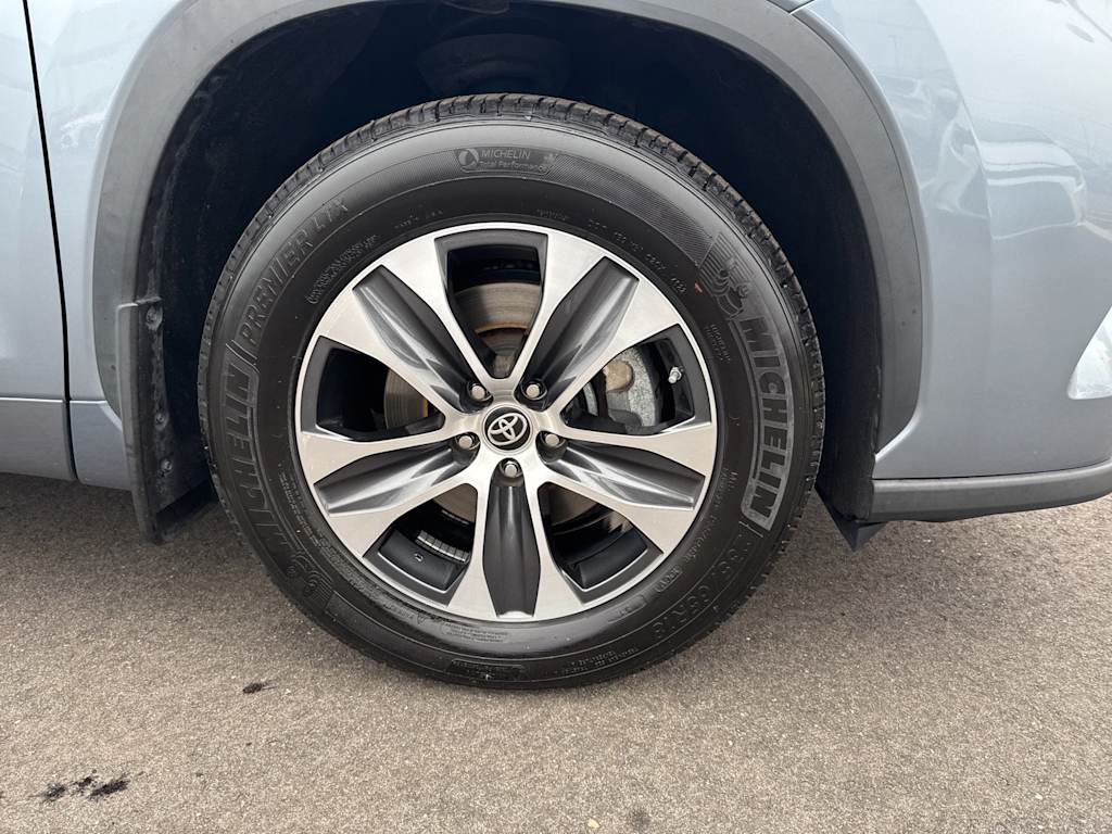 Thumbnail: 2023 Toyota Highlander - 6