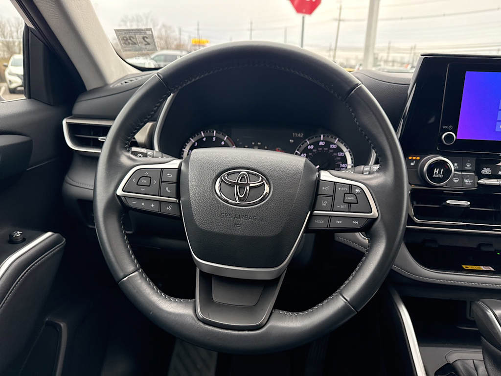 Thumbnail: 2023 Toyota Highlander - 11