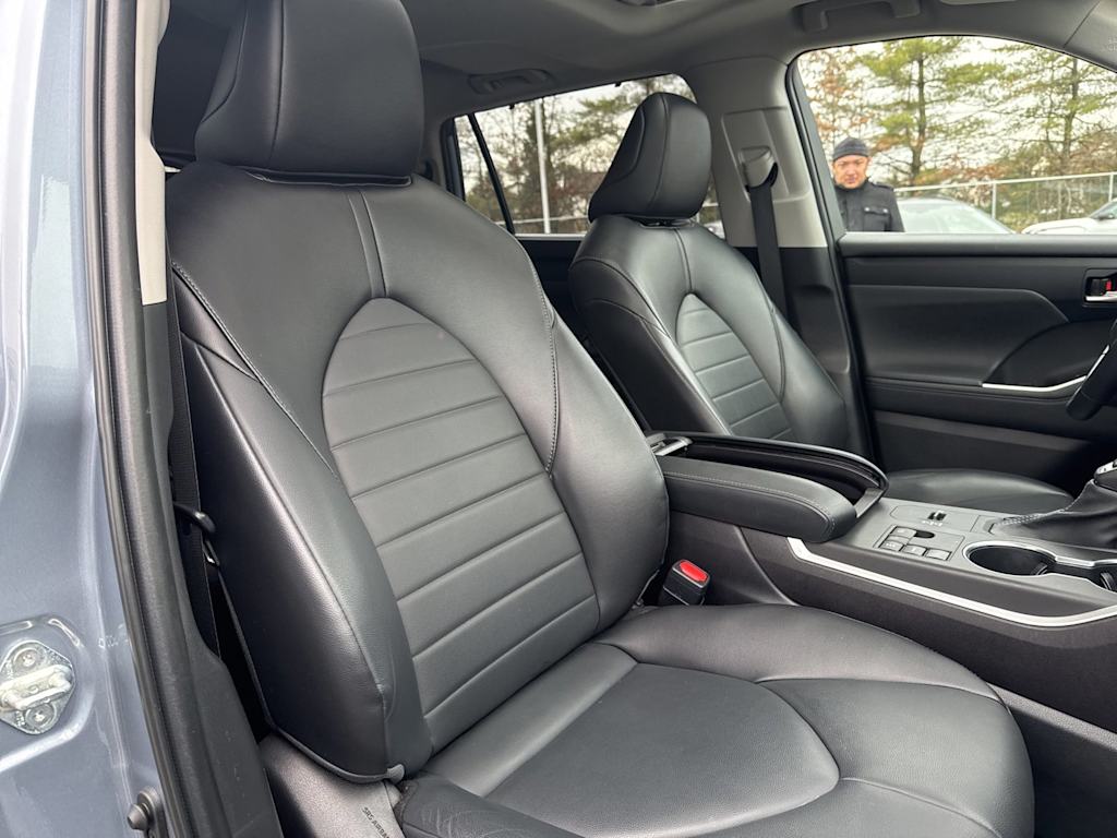 Thumbnail: 2023 Toyota Highlander - 9