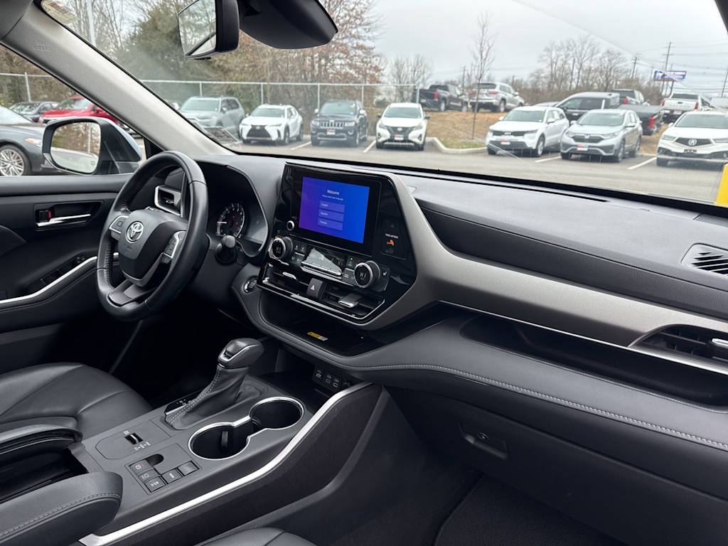 Thumbnail: 2023 Toyota Highlander - 7