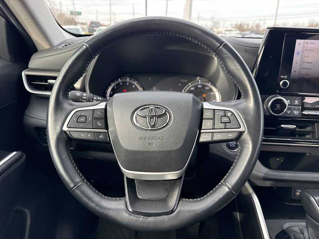 Thumbnail: 2023 Toyota Highlander - 12