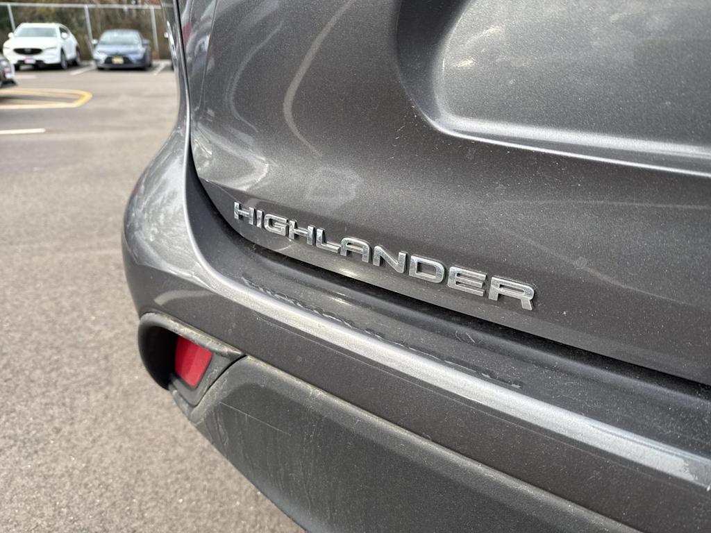 Thumbnail: 2023 Toyota Highlander - 19