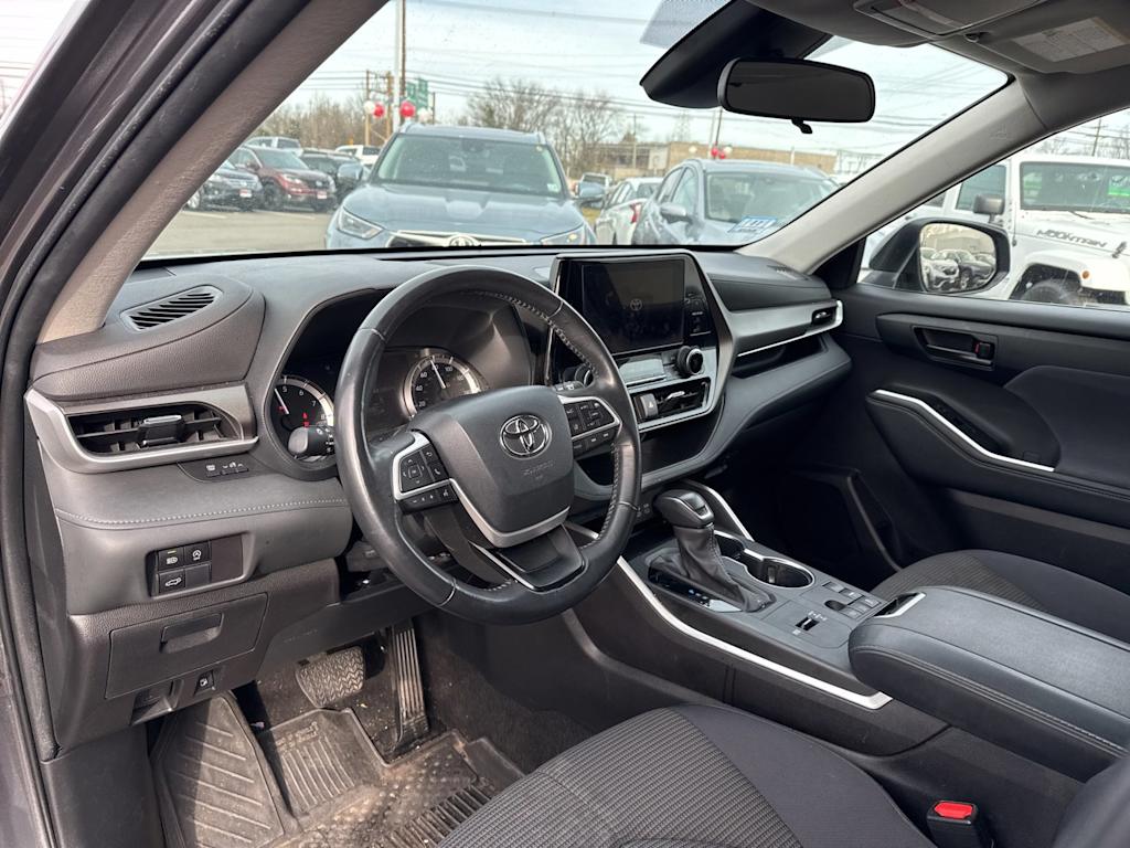 Thumbnail: 2023 Toyota Highlander - 2