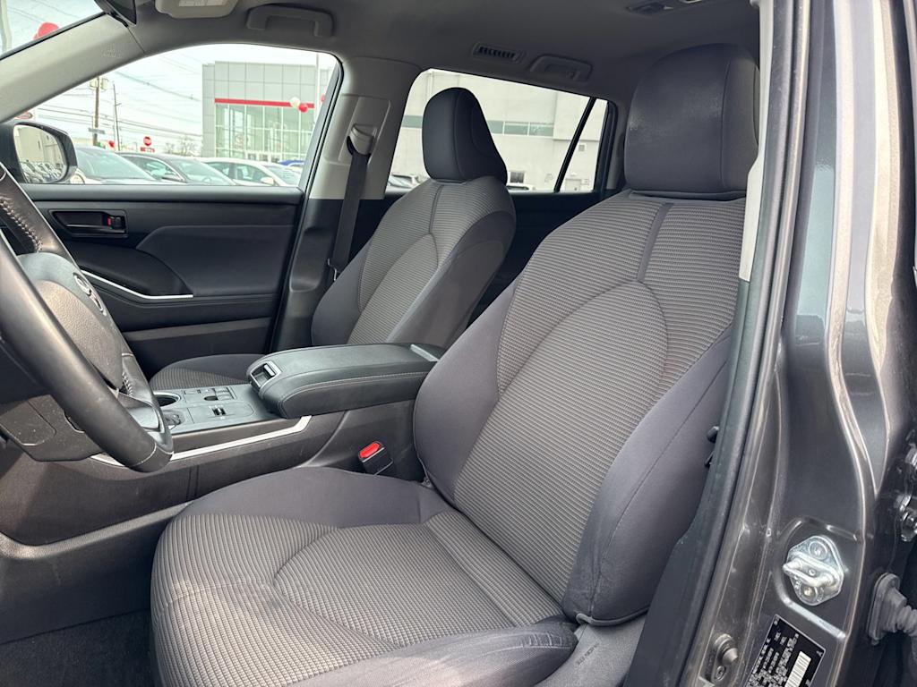 Thumbnail: 2023 Toyota Highlander - 9