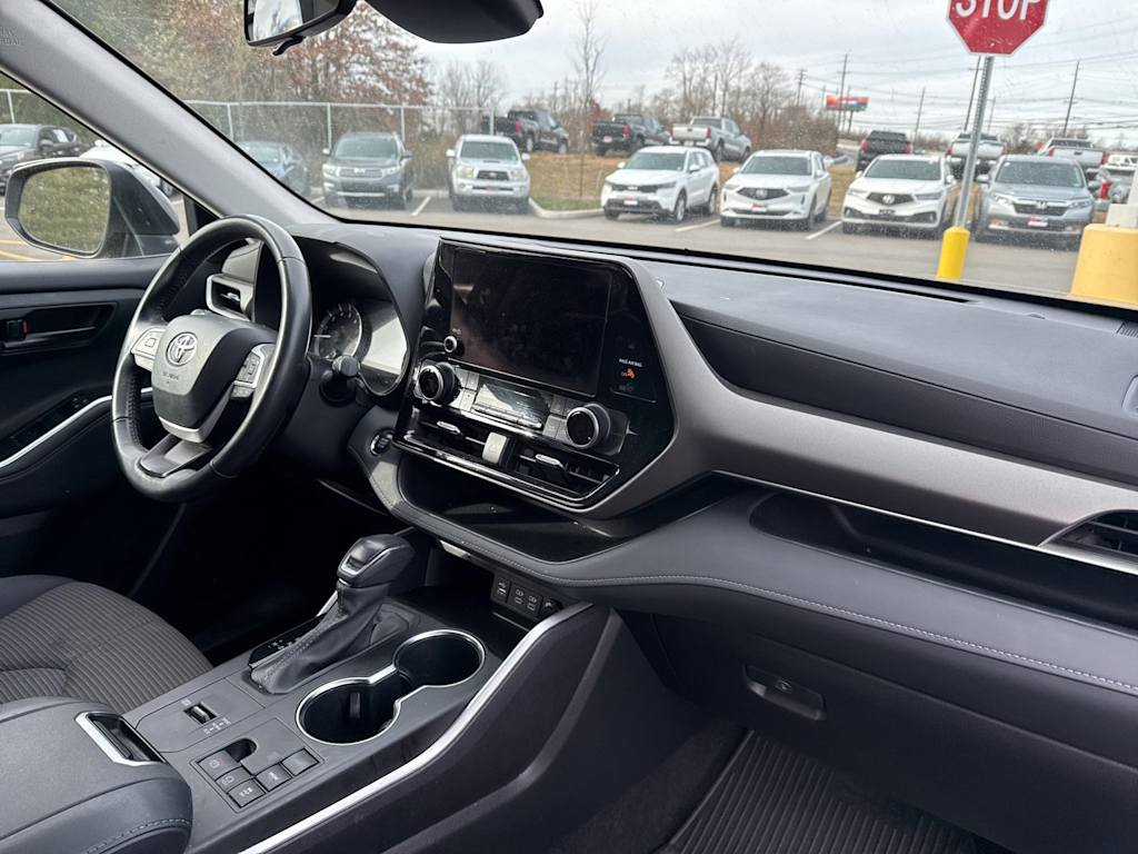 Thumbnail: 2023 Toyota Highlander - 8
