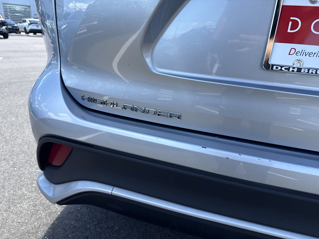 Thumbnail: 2023 Toyota Highlander - 17
