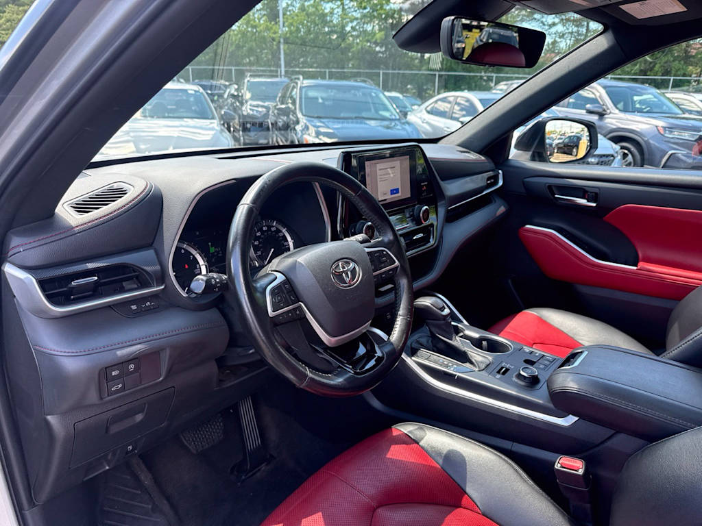 Thumbnail: 2023 Toyota Highlander - 2