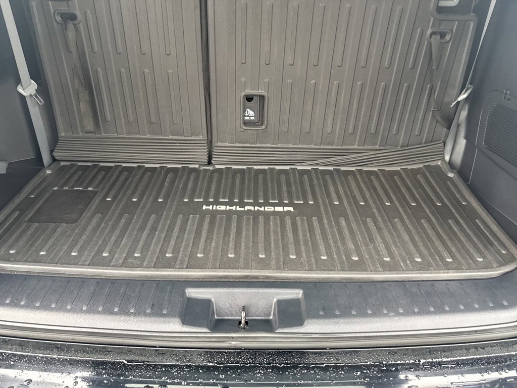 Thumbnail: 2023 Toyota Highlander - 17