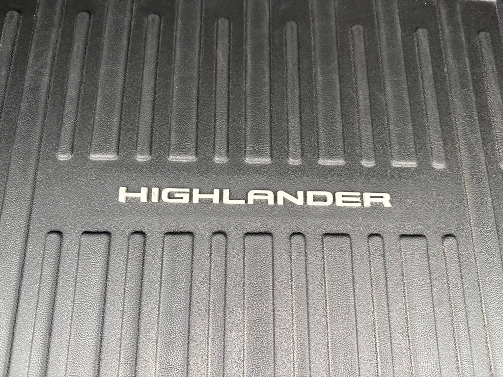 Thumbnail: 2023 Toyota Highlander - 20