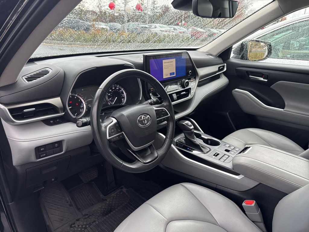 Thumbnail: 2023 Toyota Highlander - 2