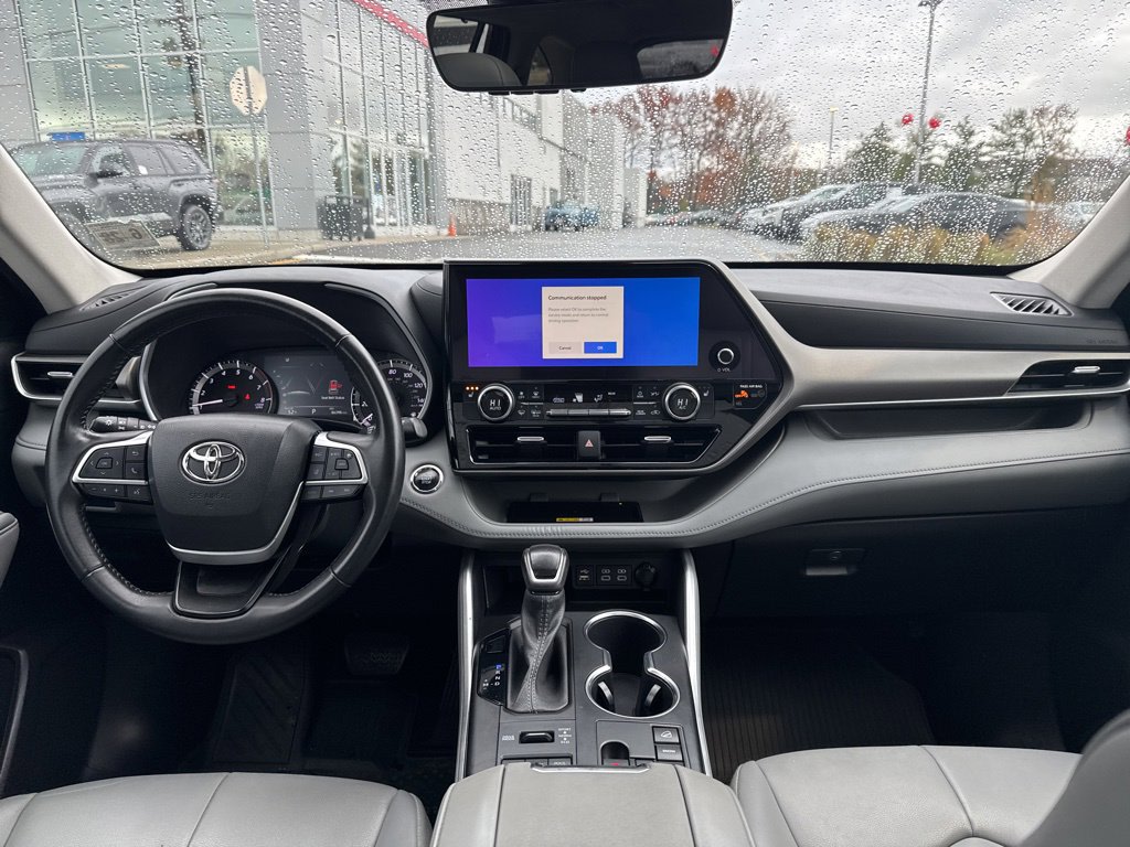Thumbnail: 2023 Toyota Highlander - 13