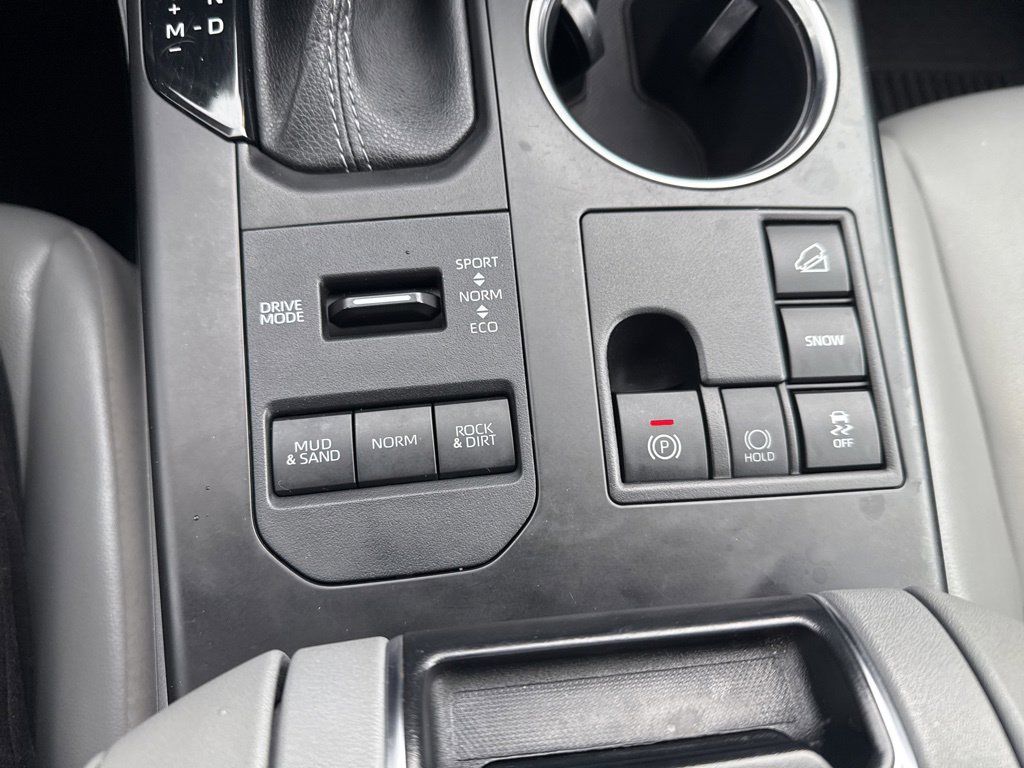 Thumbnail: 2023 Toyota Highlander - 28