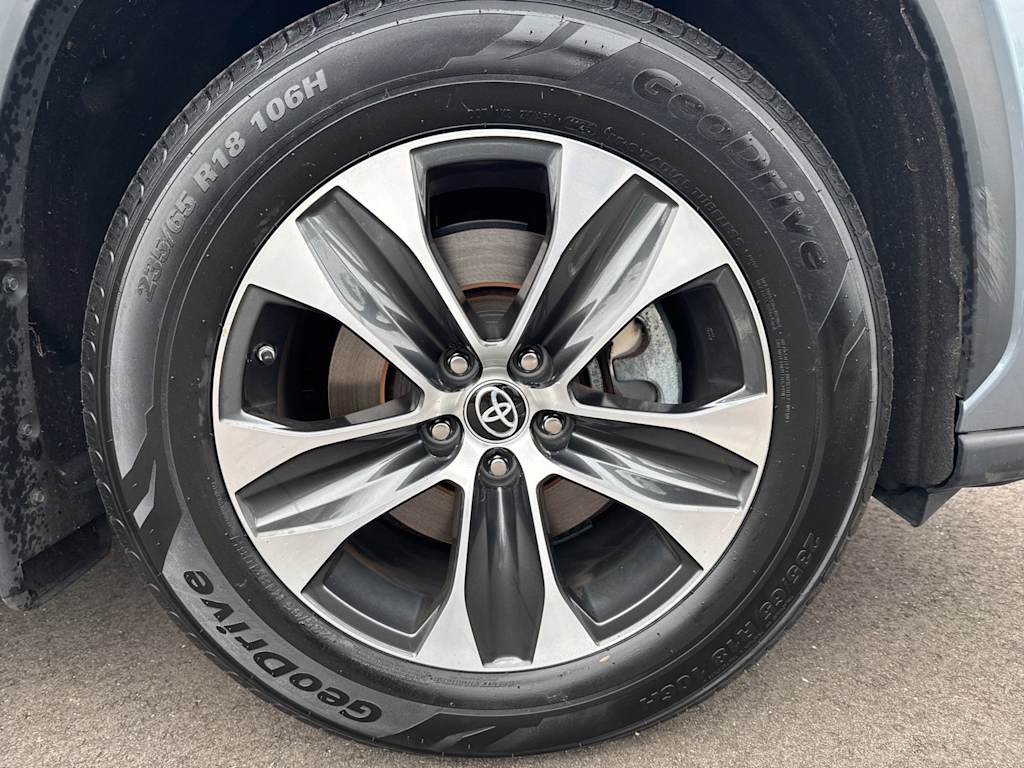 Thumbnail: 2023 Toyota Highlander - 7