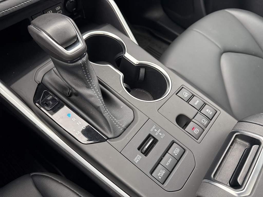 Thumbnail: 2023 Toyota Highlander - 15