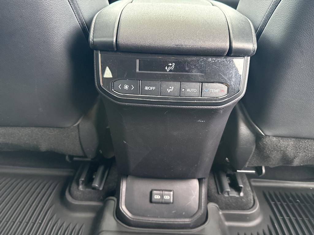 Thumbnail: 2023 Toyota Highlander - 26