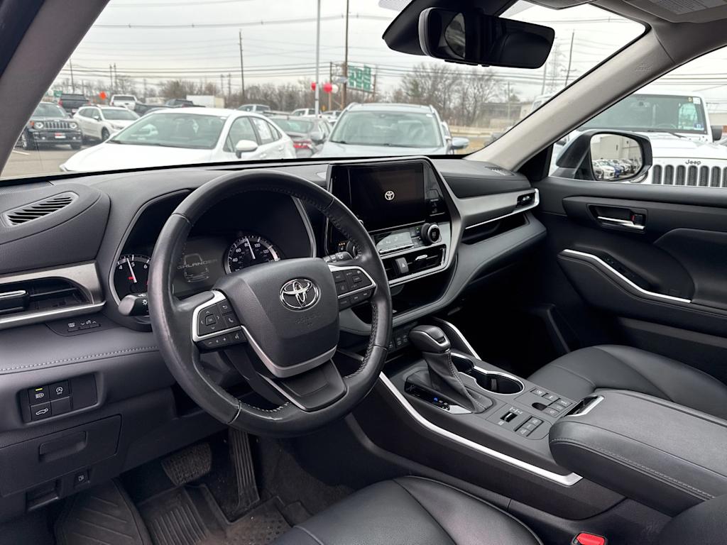 Thumbnail: 2023 Toyota Highlander - 2