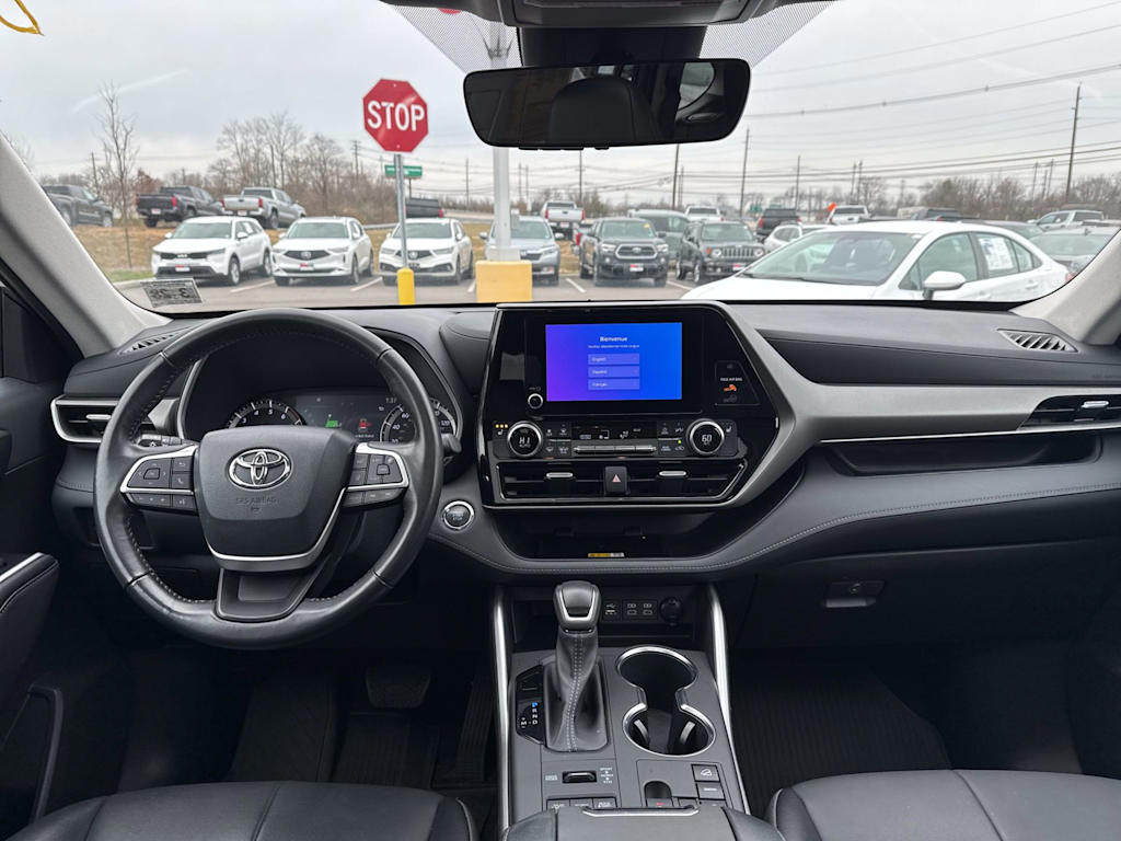 Thumbnail: 2023 Toyota Highlander - 13