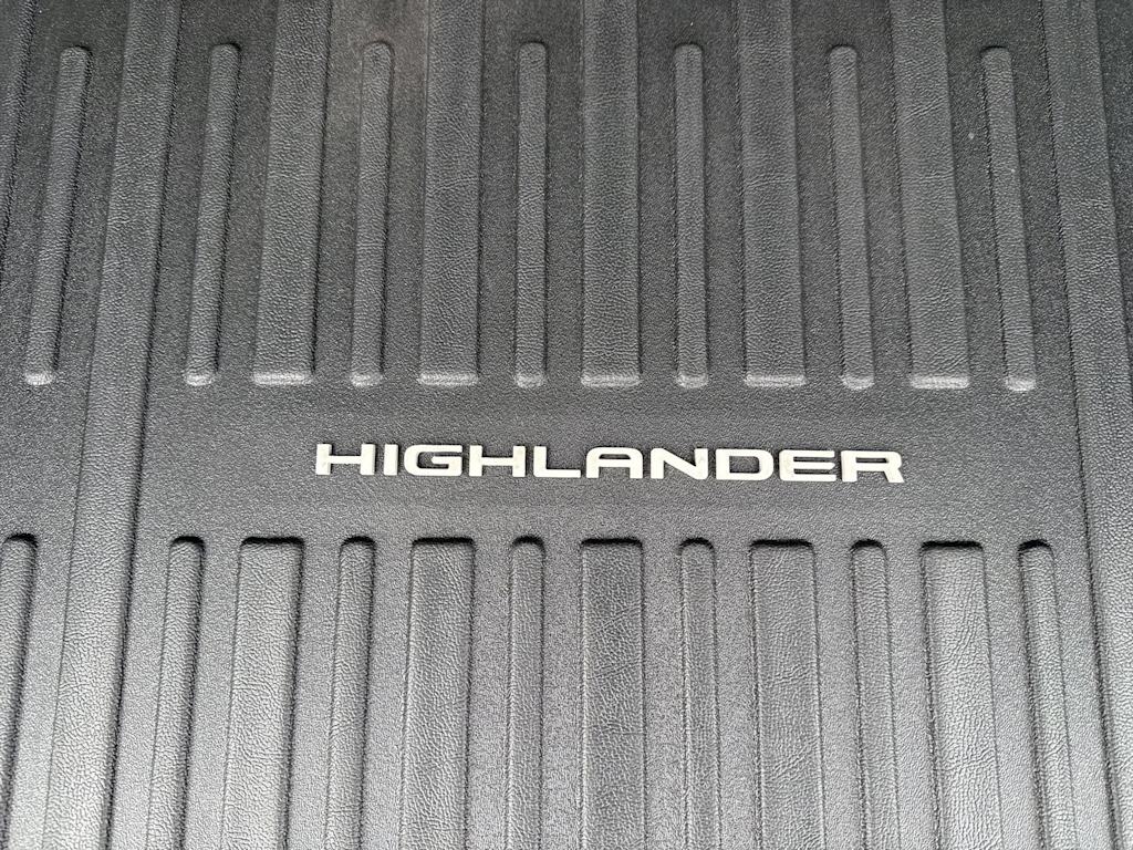 Thumbnail: 2023 Toyota Highlander - 20