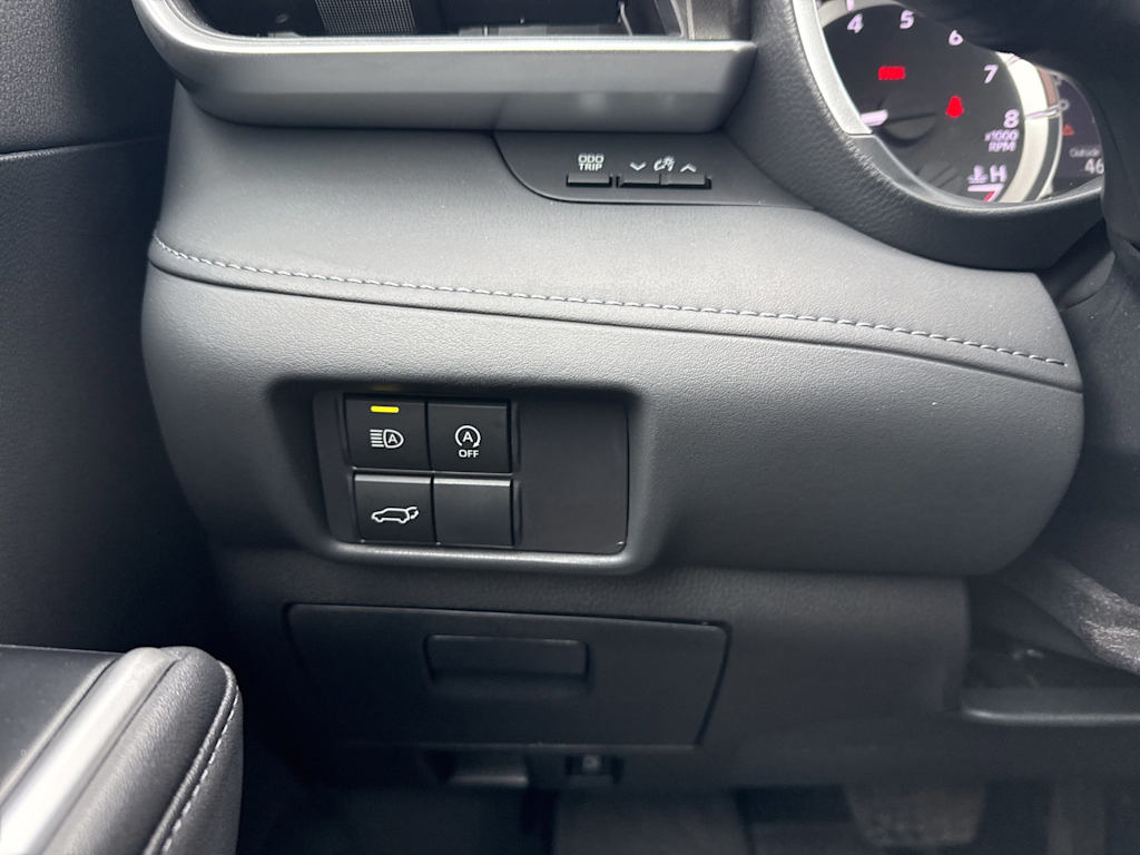 Thumbnail: 2023 Toyota Highlander - 25