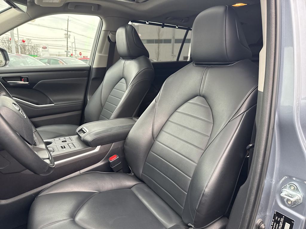 Thumbnail: 2023 Toyota Highlander - 9