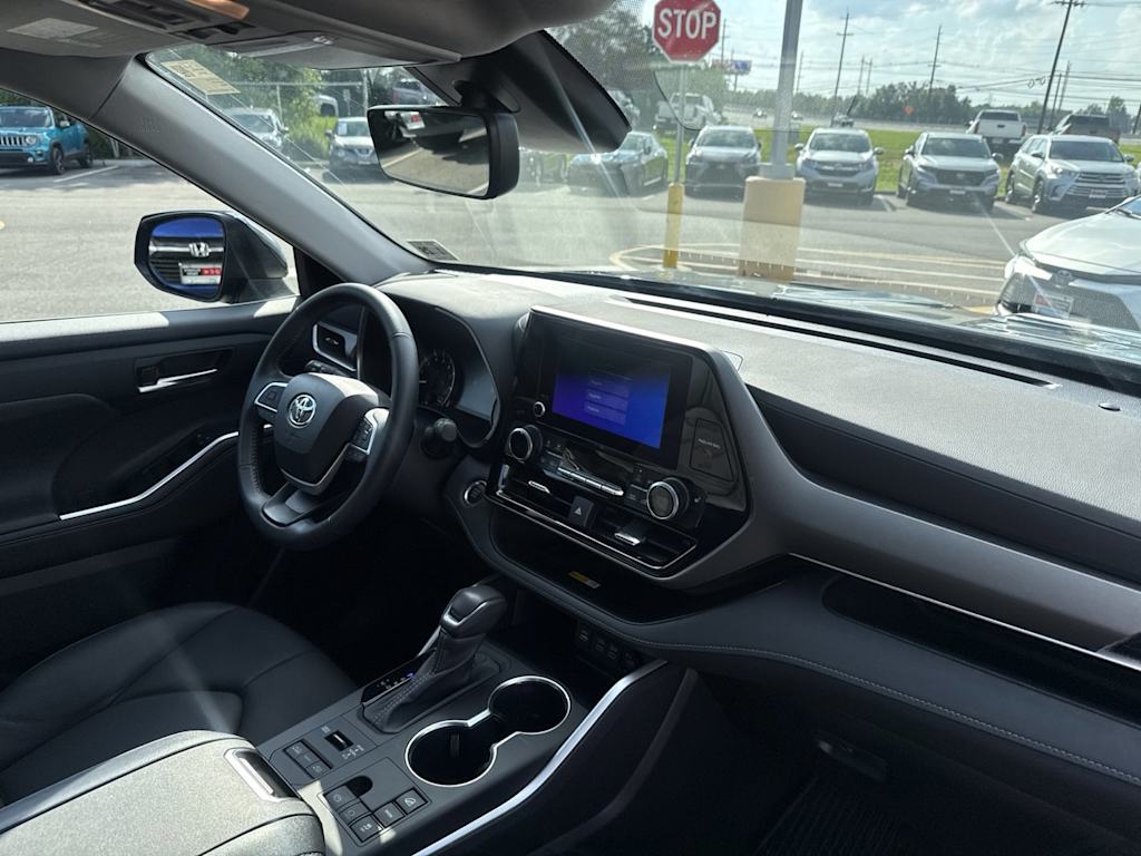 Thumbnail: 2024 Toyota Highlander - 8