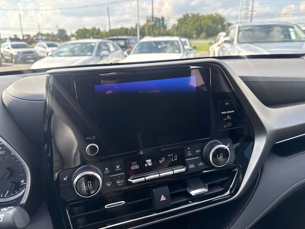 Thumbnail: 2024 Toyota Highlander - 14