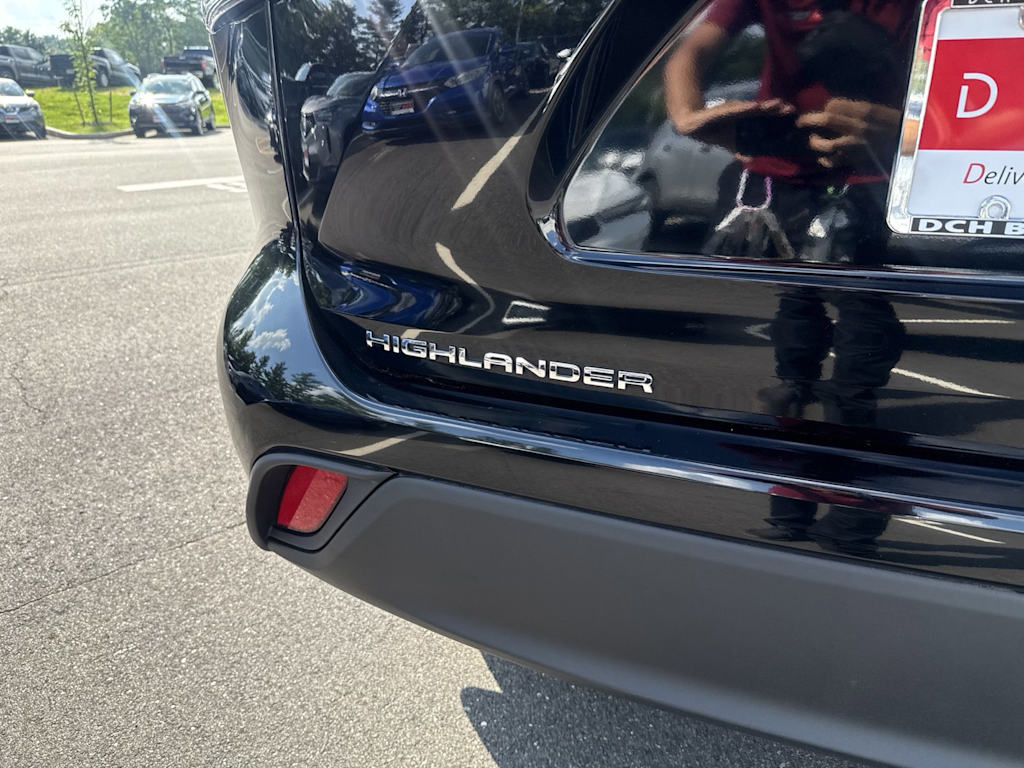 Thumbnail: 2024 Toyota Highlander - 6