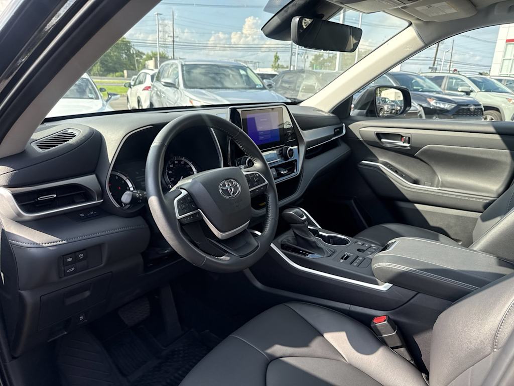 Thumbnail: 2024 Toyota Highlander - 2