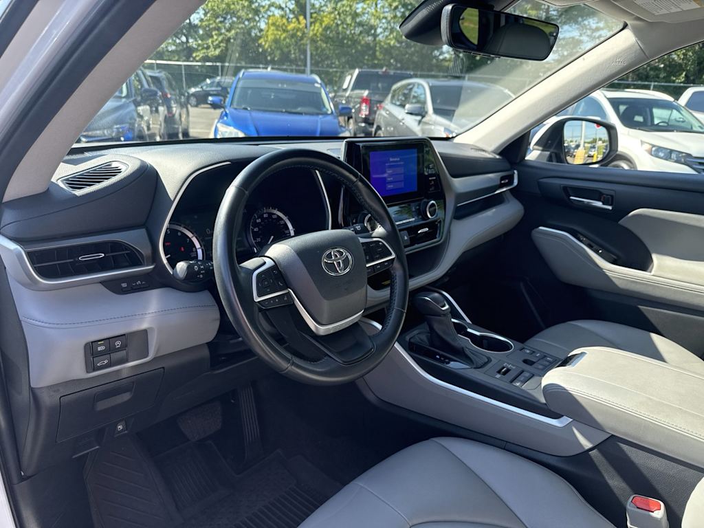 Thumbnail: 2023 Toyota Highlander - 2