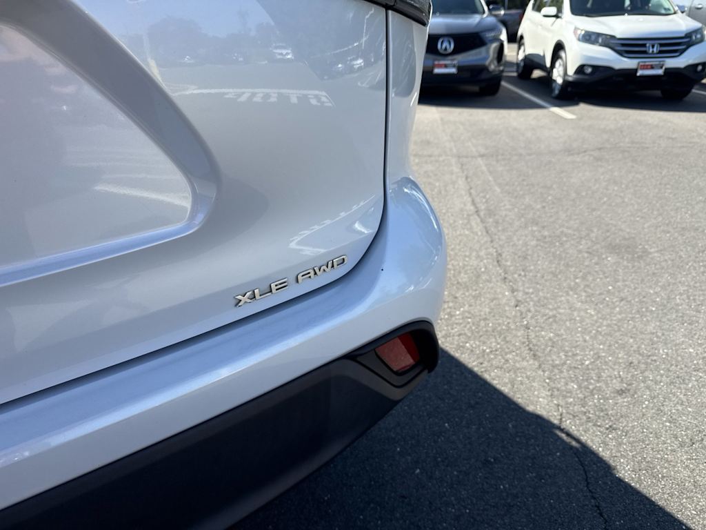 Thumbnail: 2023 Toyota Highlander - 19