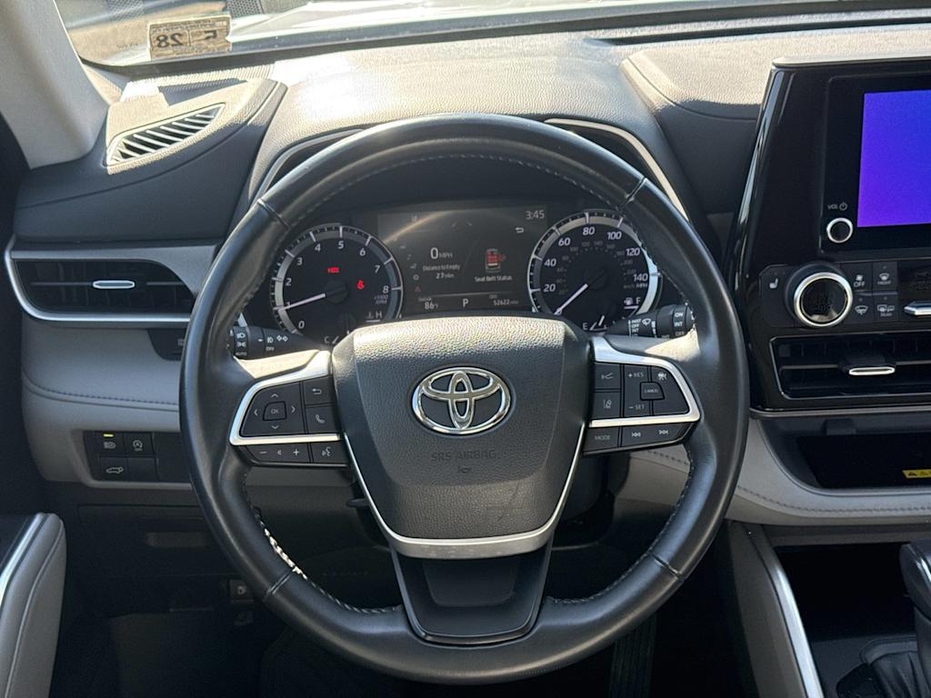 Thumbnail: 2023 Toyota Highlander - 12
