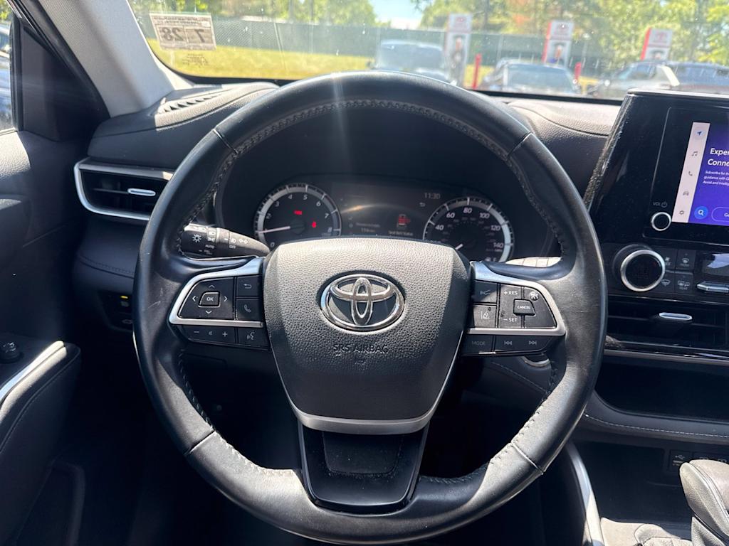 Thumbnail: 2023 Toyota Highlander - 12