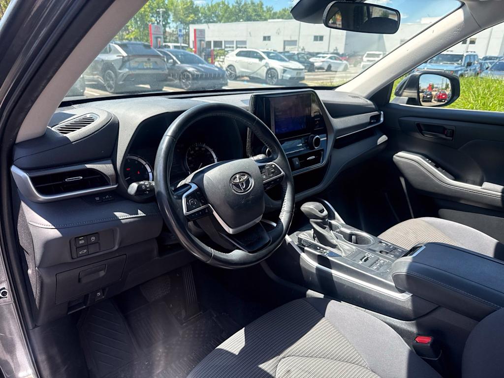 Thumbnail: 2023 Toyota Highlander - 2