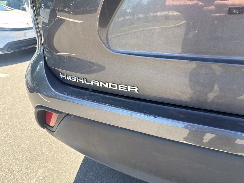 Thumbnail: 2023 Toyota Highlander - 19