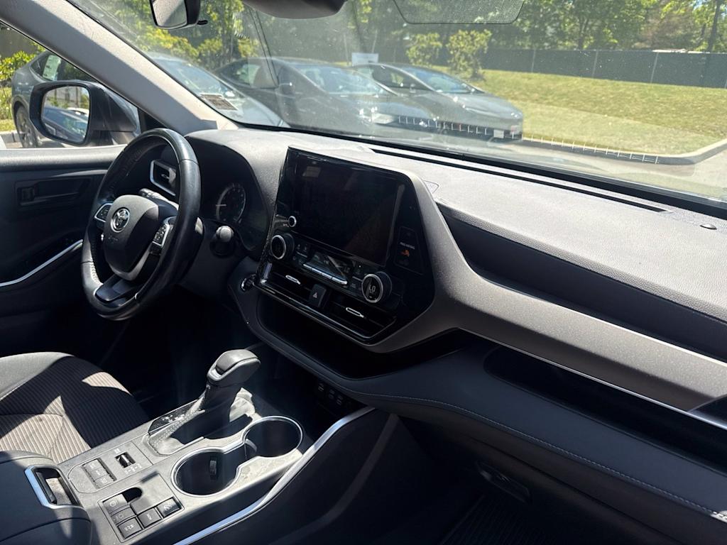 Thumbnail: 2023 Toyota Highlander - 8