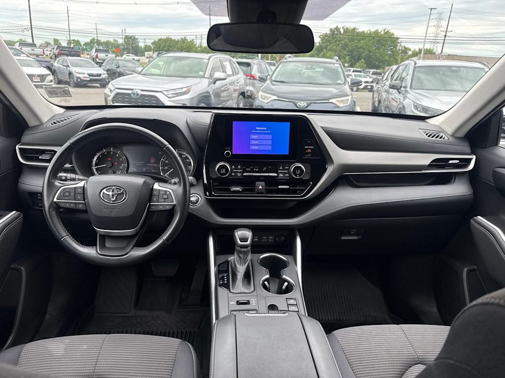 Thumbnail: 2023 Toyota Highlander - 13