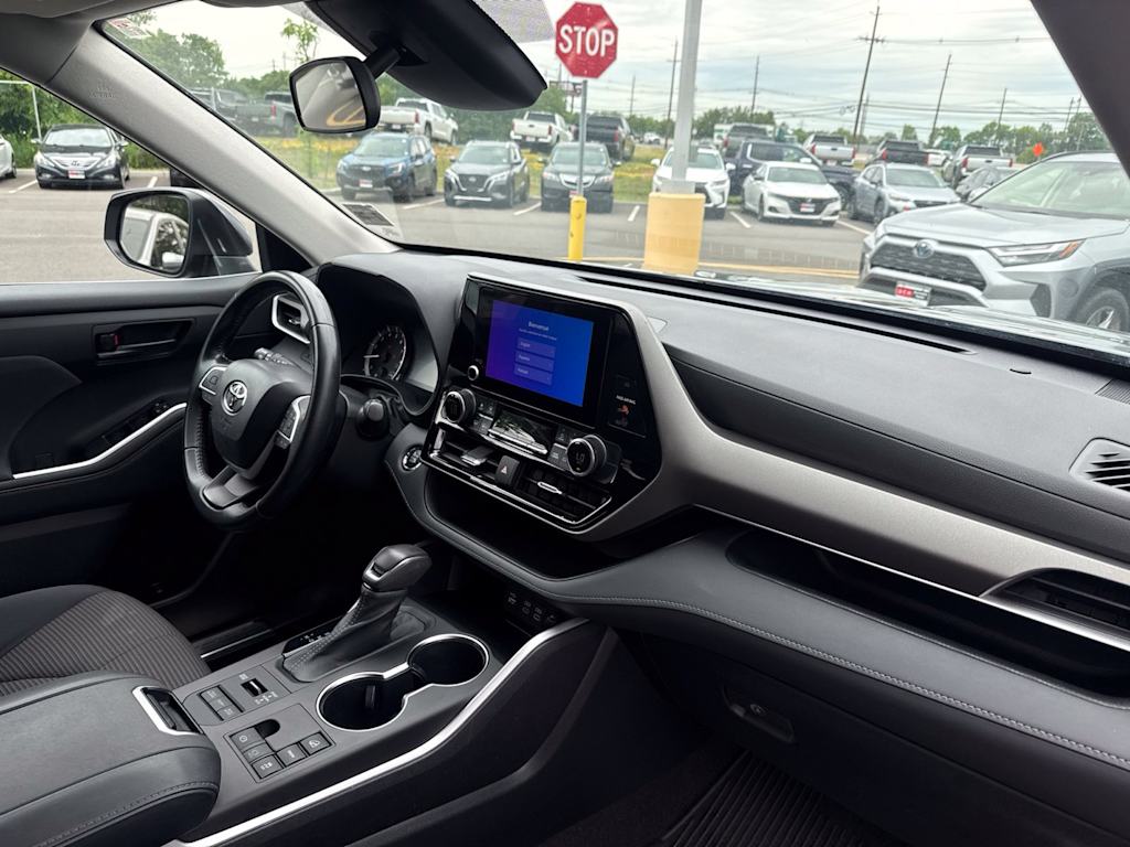 Thumbnail: 2023 Toyota Highlander - 8
