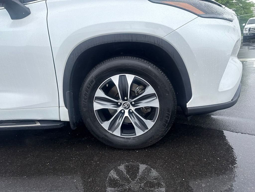 Thumbnail: 2024 Toyota Highlander - 25