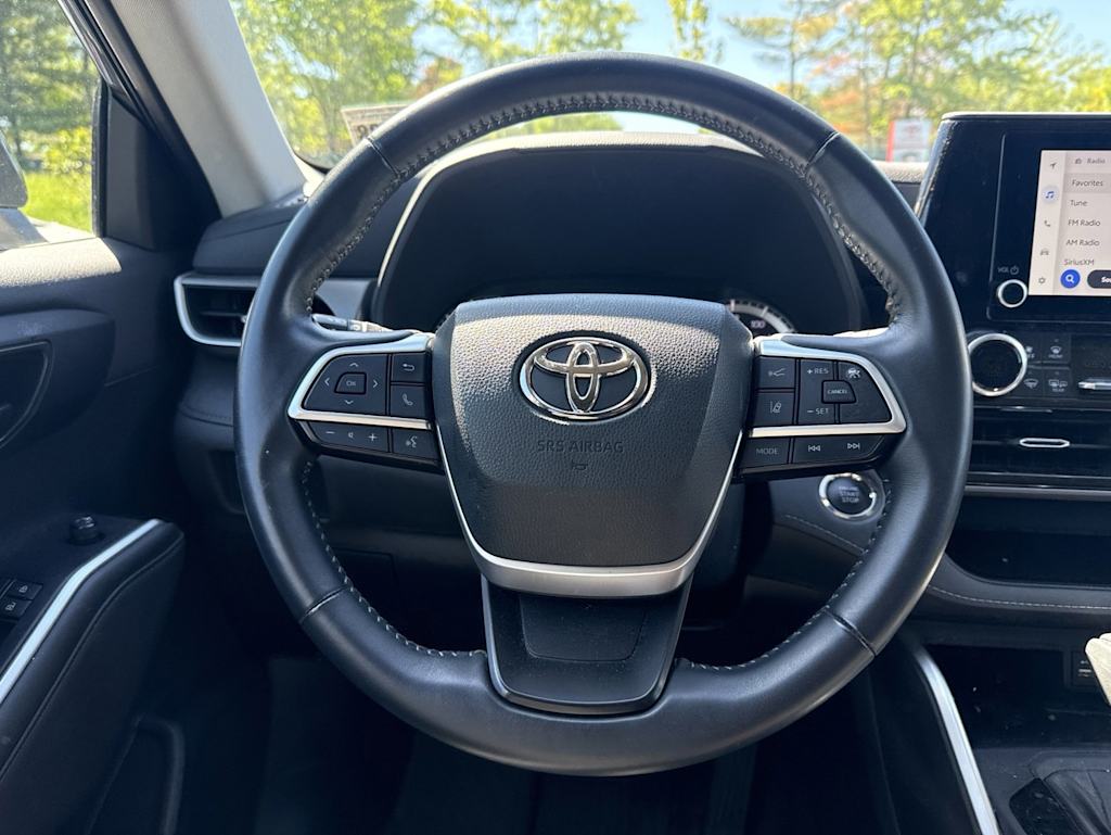 Thumbnail: 2023 Toyota Highlander - 13