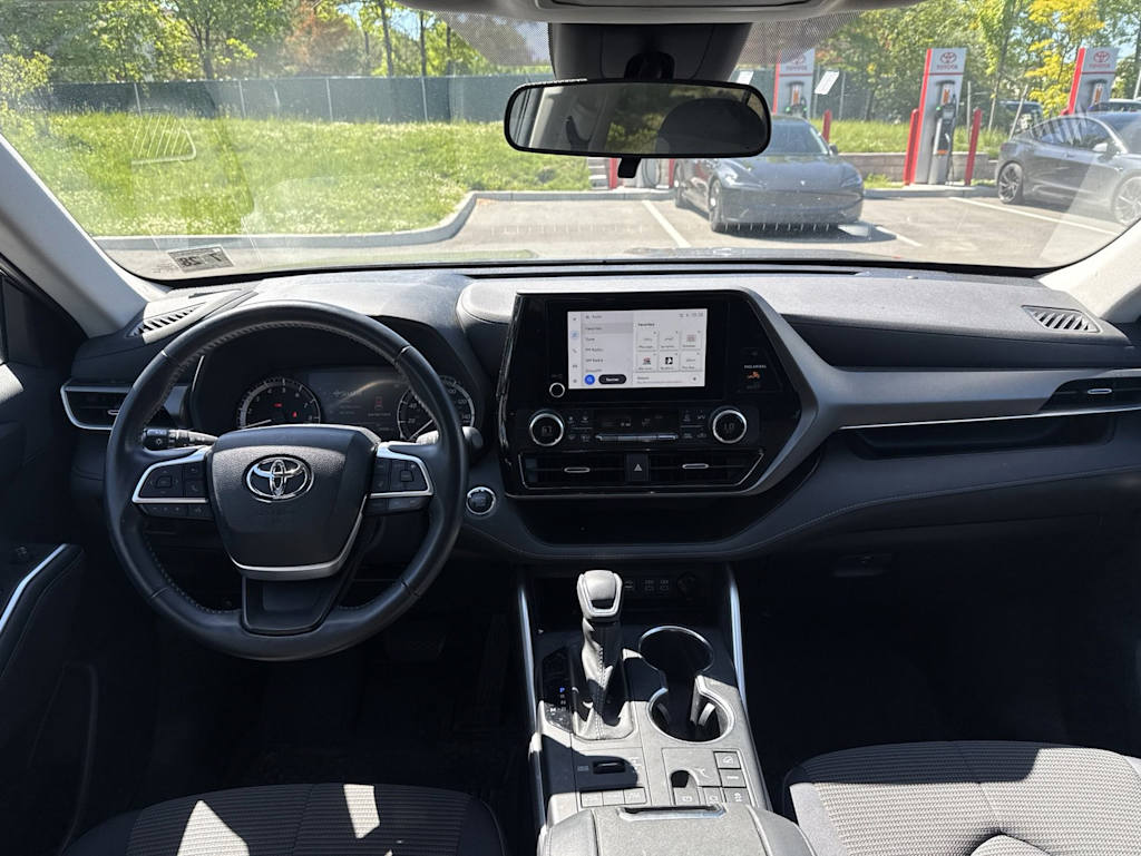 Thumbnail: 2023 Toyota Highlander - 12