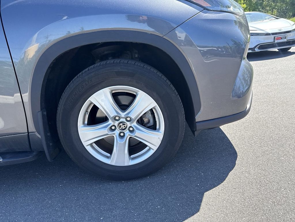 Thumbnail: 2023 Toyota Highlander - 7