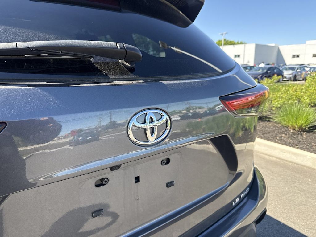 Thumbnail: 2023 Toyota Highlander - 20