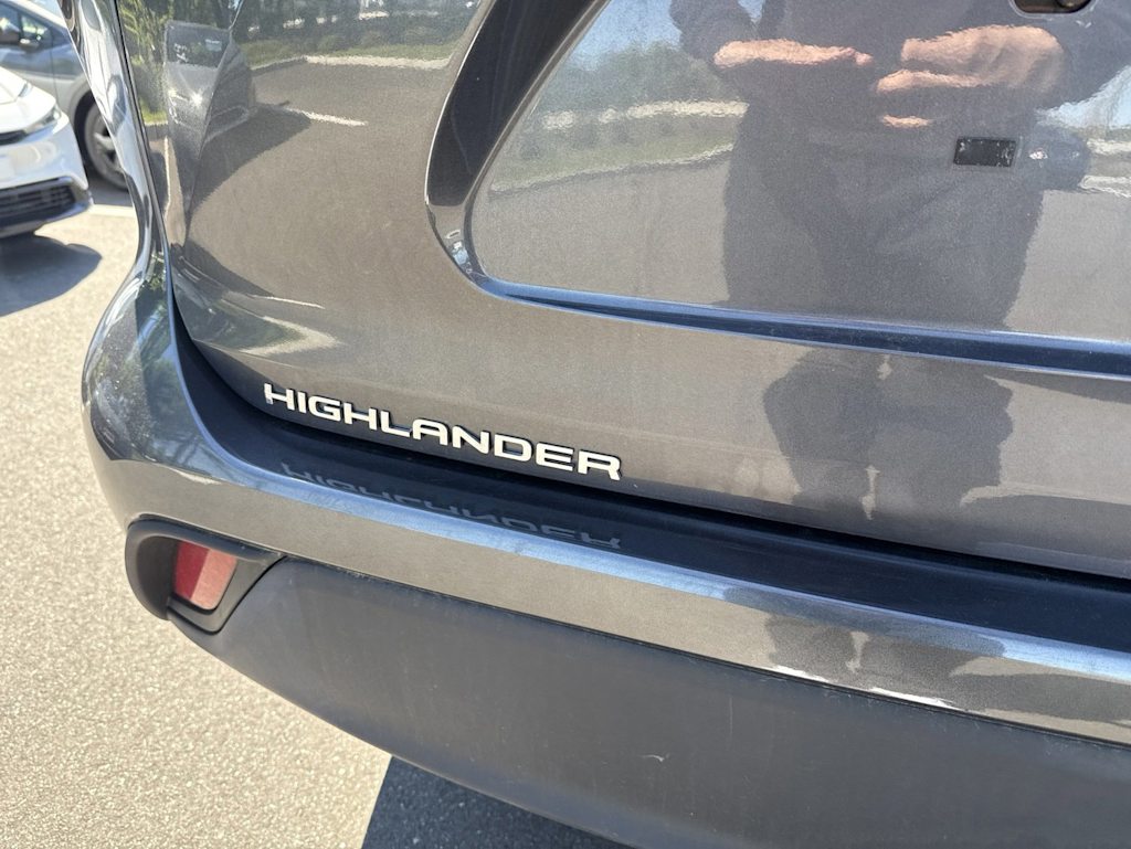 Thumbnail: 2023 Toyota Highlander - 19