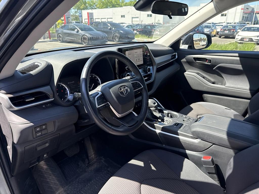 Thumbnail: 2023 Toyota Highlander - 2