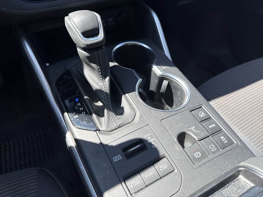 Thumbnail: 2023 Toyota Highlander - 15